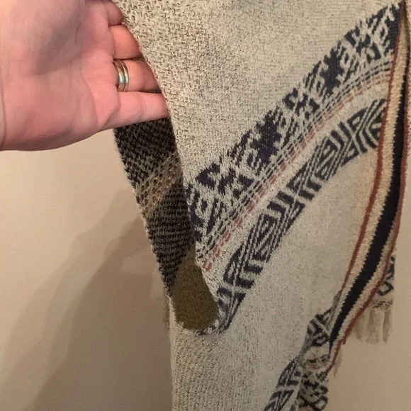 Mystree Sweater Wrap (Tan & Blue) - Picture 4 of 9